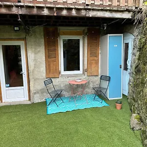https://studio-huguette.hotels-rhonealpes.com